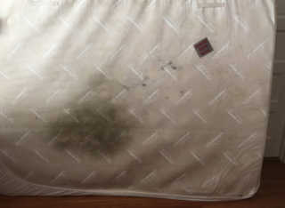 Quale materasso scegliere sa hai una camera da letto umida con muffa ... Camera umida cosa fare